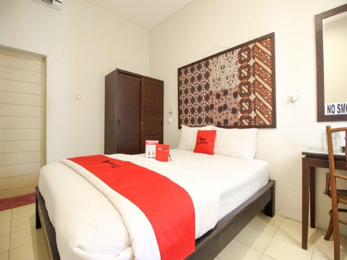 Reddoorz Syariah Near Wijilan Yogyakarta Hotel Exterior photo
